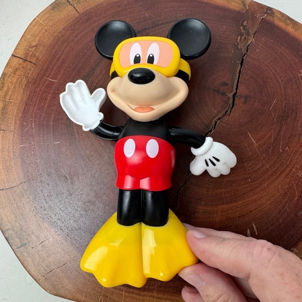 Disney Mickey Mouse Scuba Diver Bath Toy Wind Up Figure Yellow 1262WV01